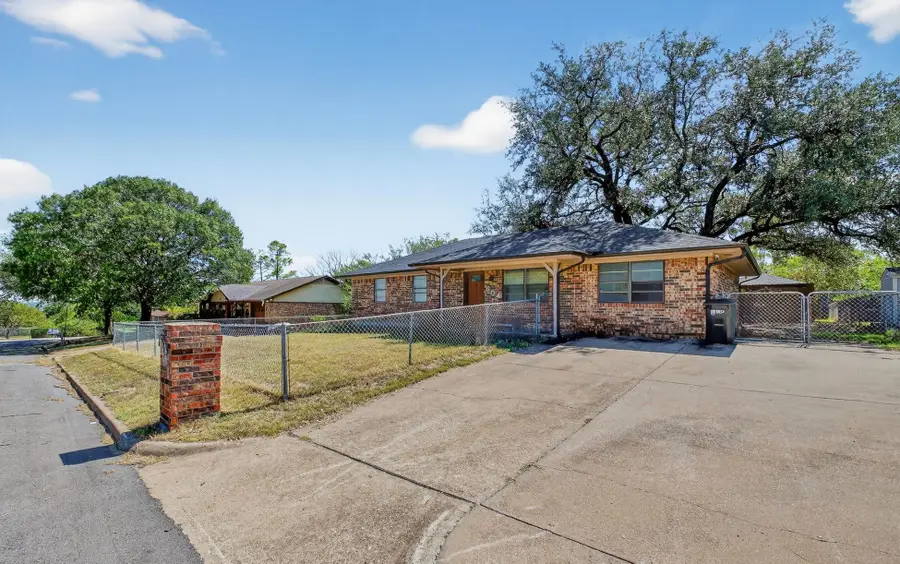 604 Fegan Street, Weatherford, TX 76086 - Image #2