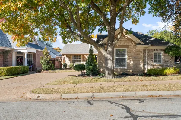 2305 Folkstone Way, Bedford, TX 76021