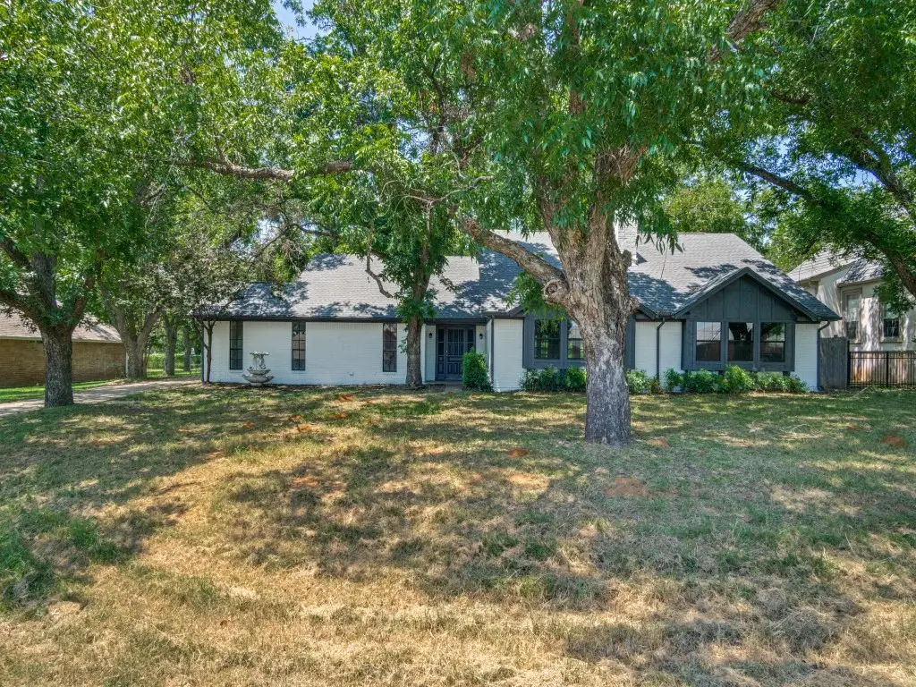 9523 Bellechase Road, Granbury, TX 76049 - Image #1