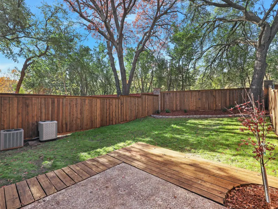 6704 E Northwest Highway, Dallas, TX 75231 - Image #2