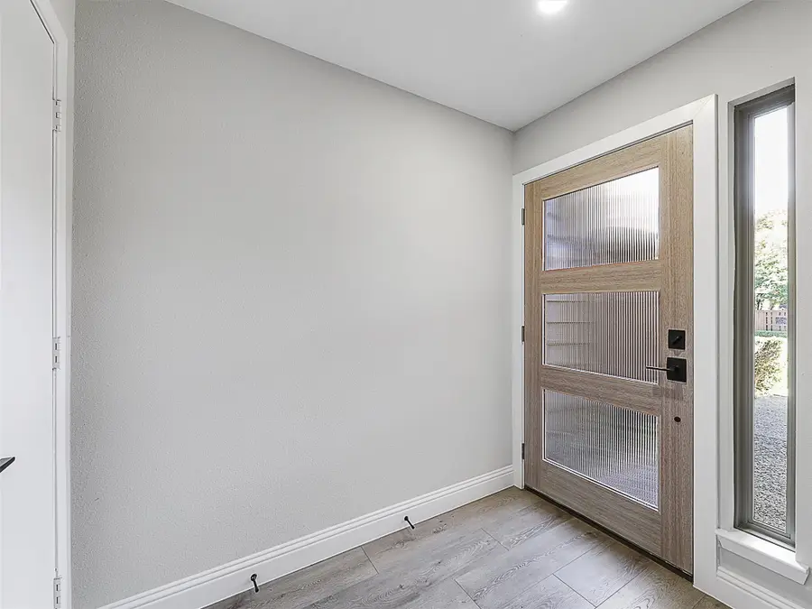 6704 E Northwest Highway, Dallas, TX 75231 - Image #3