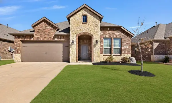 10407 Twisting Springs Drive, Aubrey, TX 76227