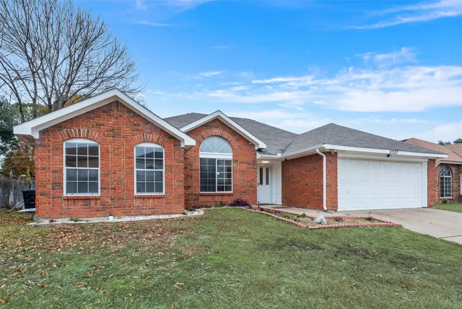 2327 Cromwell Drive, Arlington, TX 76018 - Image #2