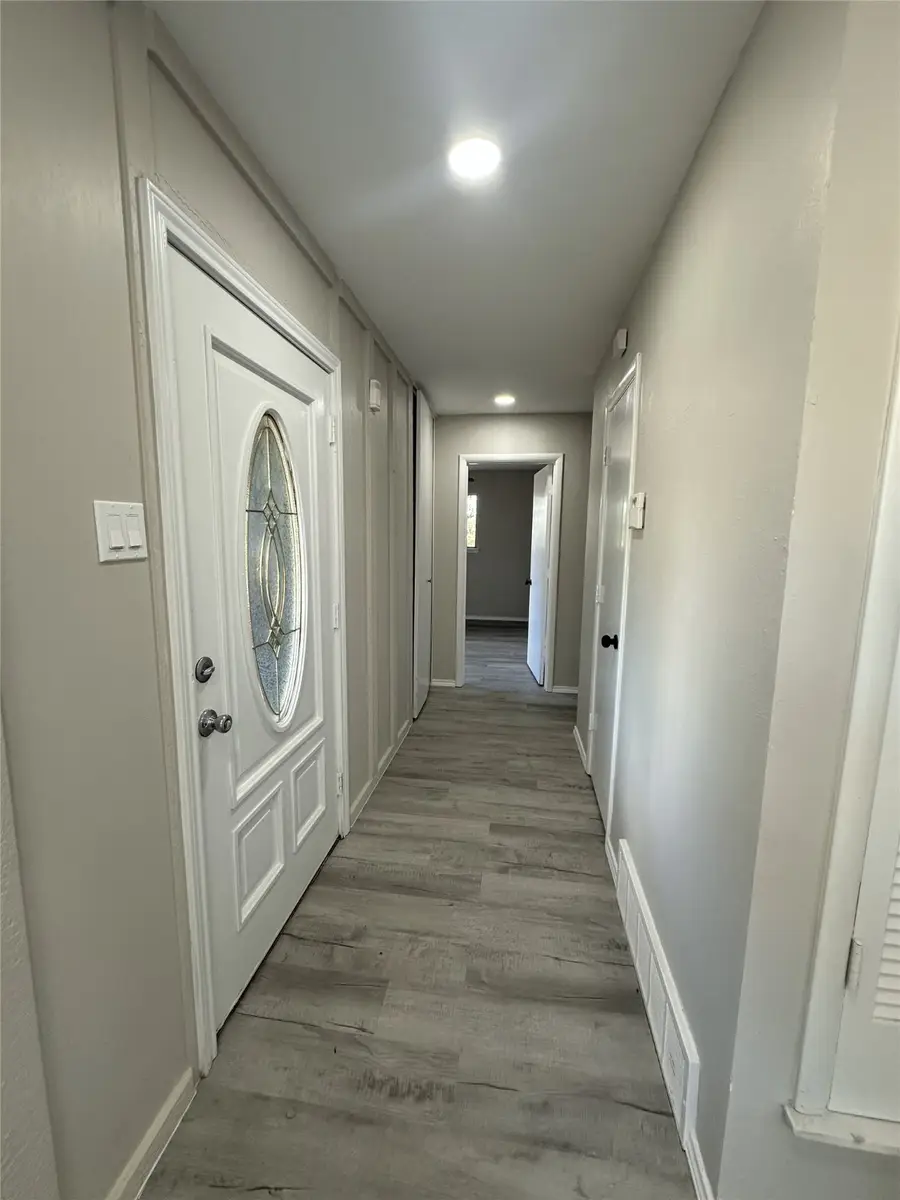 4528 Moorview Avenue, Fort Worth, TX 76119 - Image #2