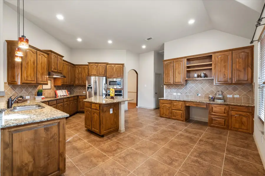 8204 Summerleaf Drive, Arlington, TX 76001 - Image #3