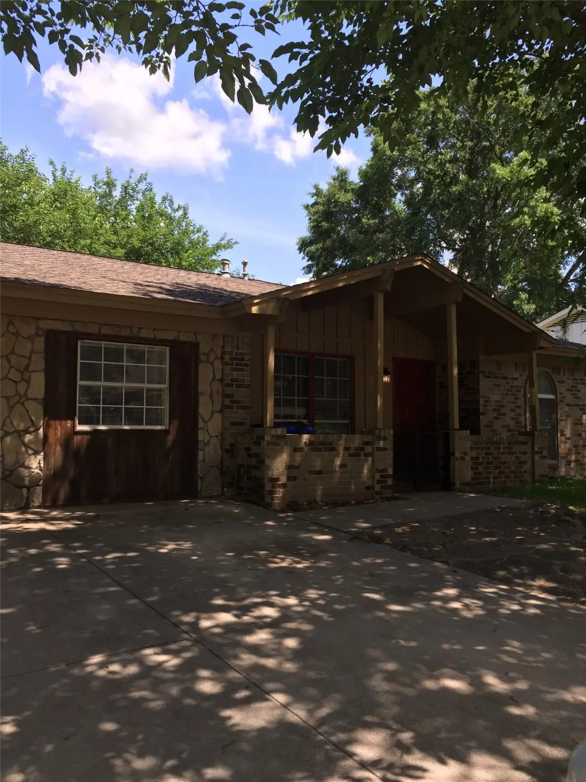 413 Glenhaven Drive, Azle, TX 76020 - Image #1