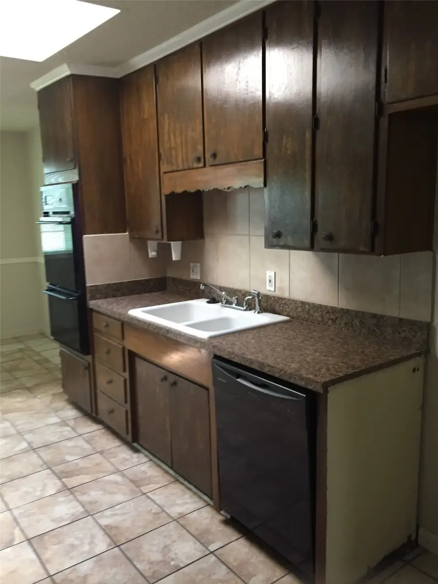 413 Glenhaven Drive, Azle, TX 76020 - Image #3