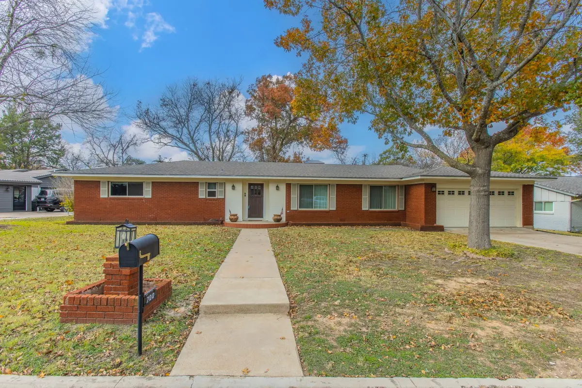 700 Falcon Drive, Woodway, TX 76712 - Image #1