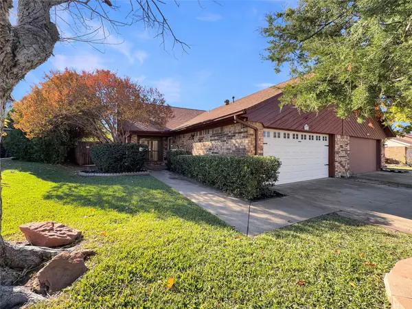 320 Mountain View Court, Bedford, TX 76021