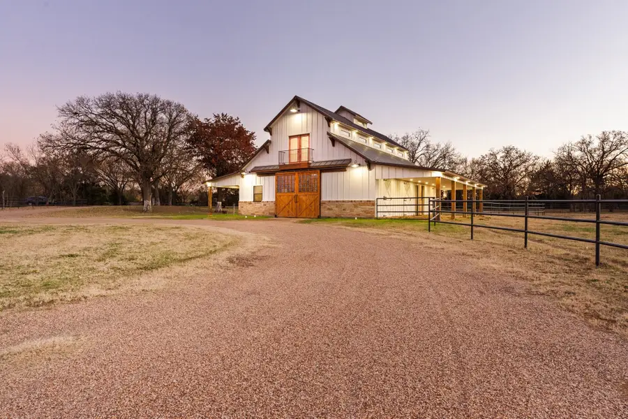1512 E Henderson Street, Cleburne, TX 76031 - #2