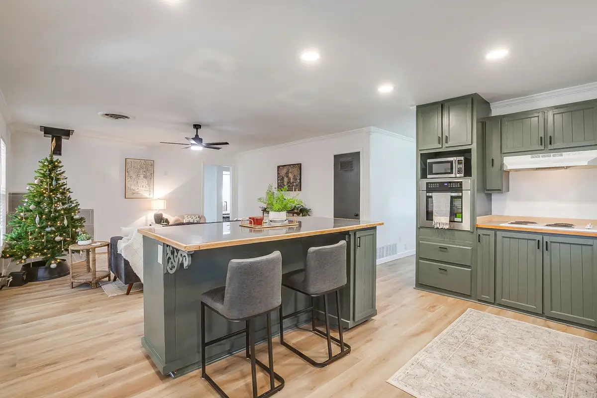 1327 Southern Boulevard, Cleburne, TX 76033 - Image #1