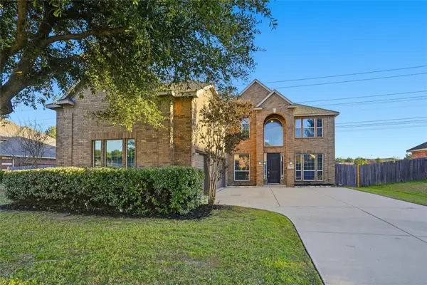 704 Rolling Hills Lane, DeSoto, TX 75115