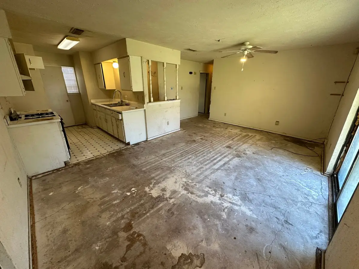 6415 Cinnamon Oaks Drive, Dallas, TX 75241 - Image #1