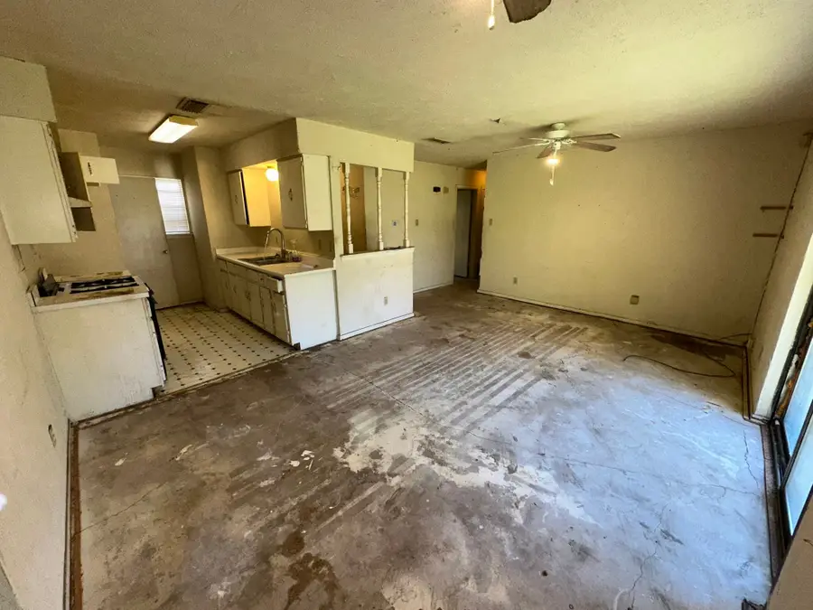 6415 Cinnamon Oaks Drive, Dallas, TX 75241 - Image #2