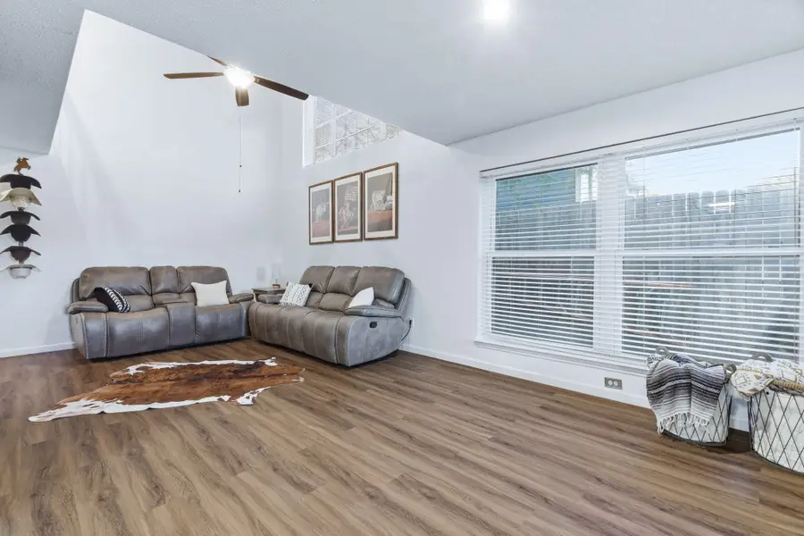 2421 Warrington Drive, Grand Prairie, TX 75052 - Image #3