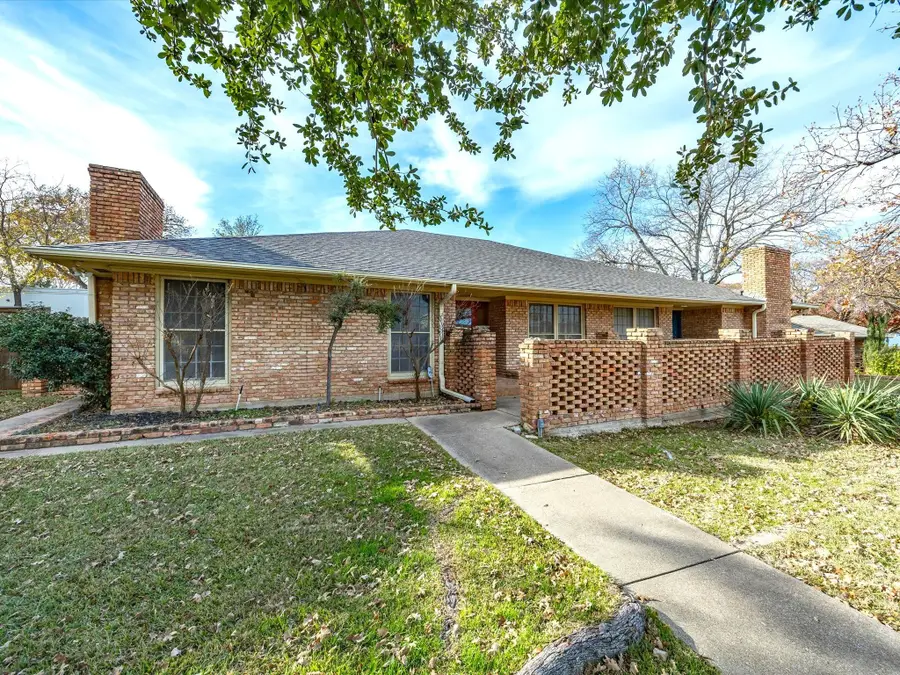 3514 Shady Valley Drive, Pantego, TX 76013 - Image #2