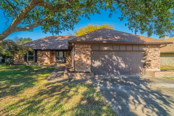 6729 Oliver Drive, North Richland Hills, TX 76180