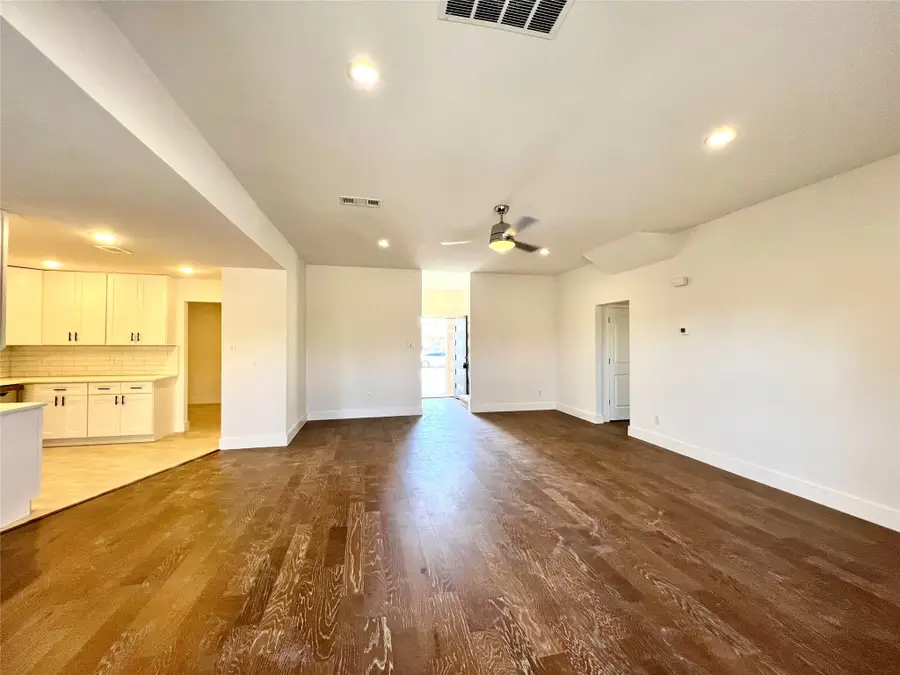 1209 Whiteoak Drive, Garland, TX 75040 - Image #3