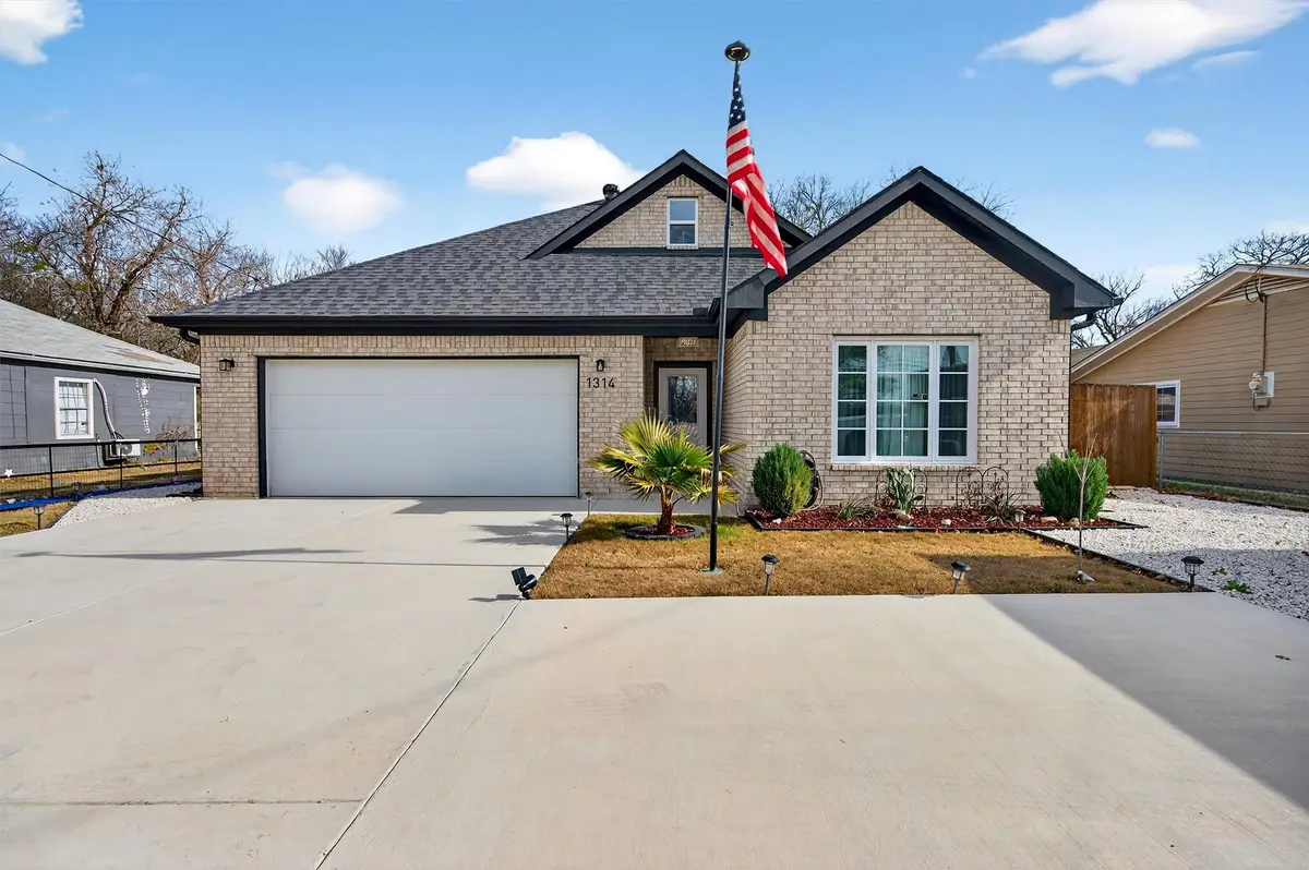 1314 S Grand Avenue, Gainesville, TX 76240 - Image #1