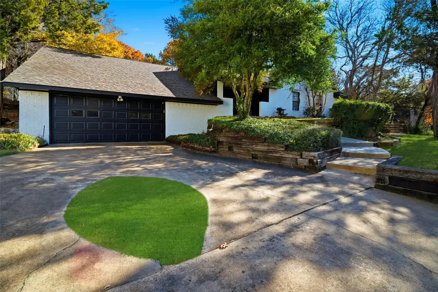 716 Oakhill Lane, Cedar Hill, TX 75104 - Image #2