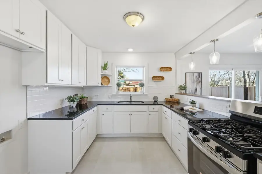 626 Nottingham Drive, Richardson, TX 75080 - Image #3