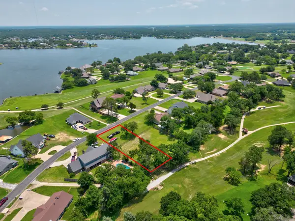 418 Kiowa Drive W, Lake Kiowa, TX 76240
