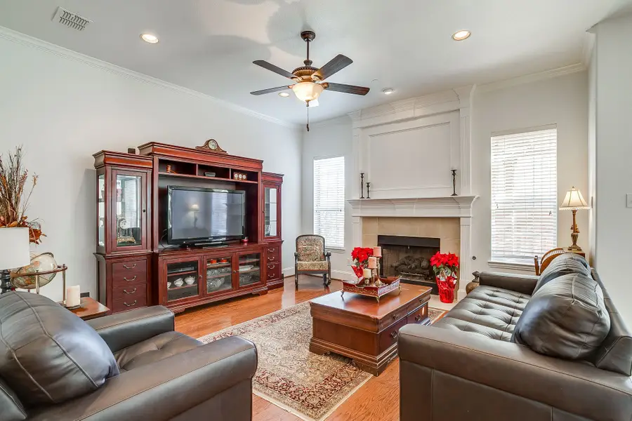 8216 Dogwood Lane, Irving, TX 75063 - Image #2