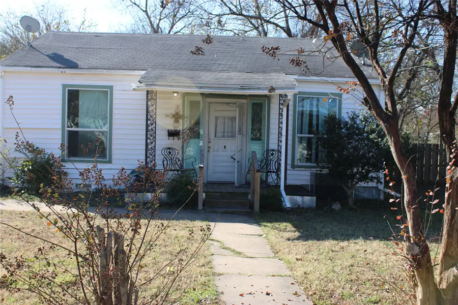 304 E Criddle Street, Waxahachie, TX 75165 - Image #2