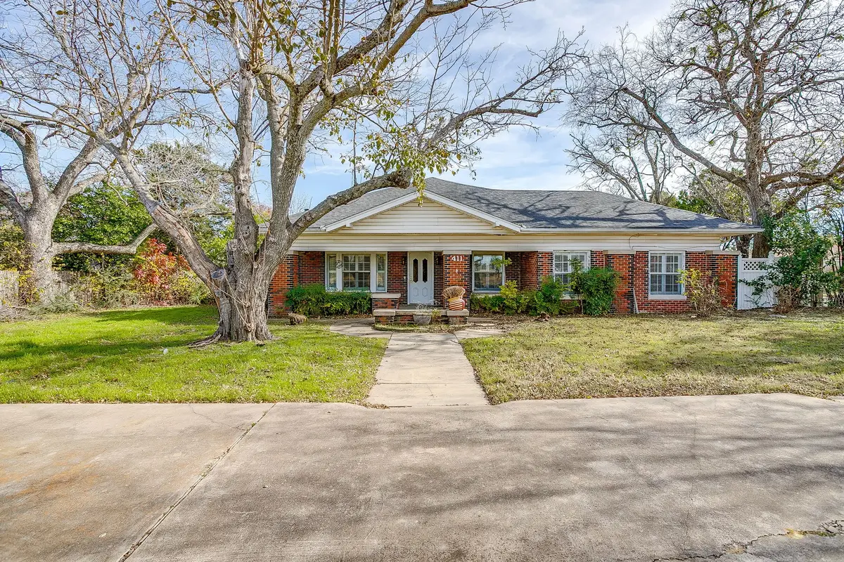 411 S Bowie Drive, Weatherford, TX 76086 - Image #1