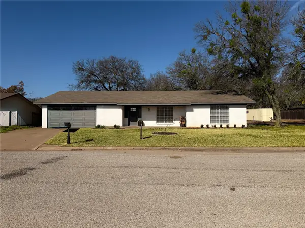 1033 Royal Lane, Graham, TX 76450