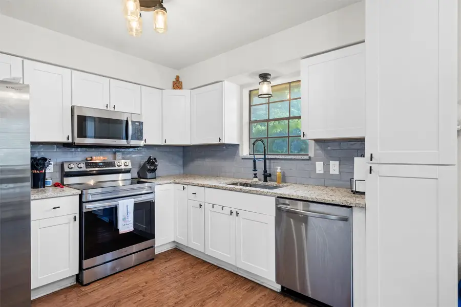 1517 Willow Wood Drive, Azle, TX 76020 - Image #3