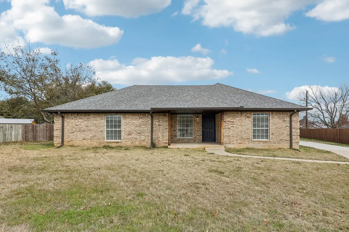 320 Edgewood Street, Krum, TX 76249 - Image #1