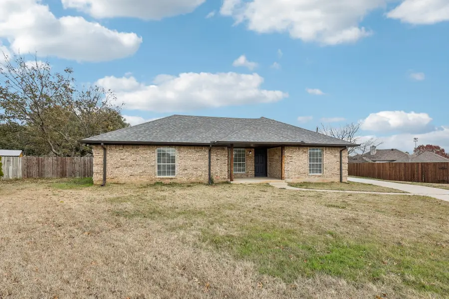 320 Edgewood Street, Krum, TX 76249 - Image #2