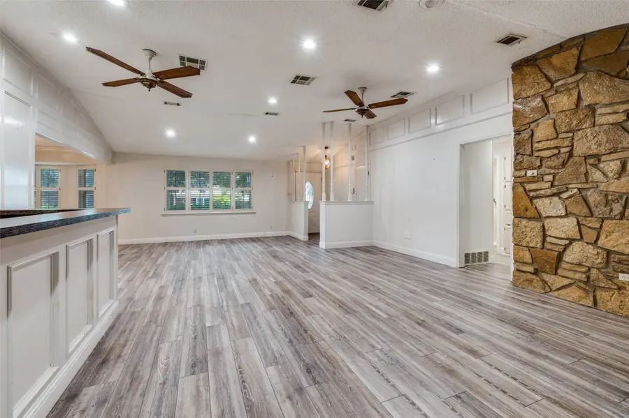 4017 Emerald Oaks Drive, Haltom City, TX 76117 - Image #3