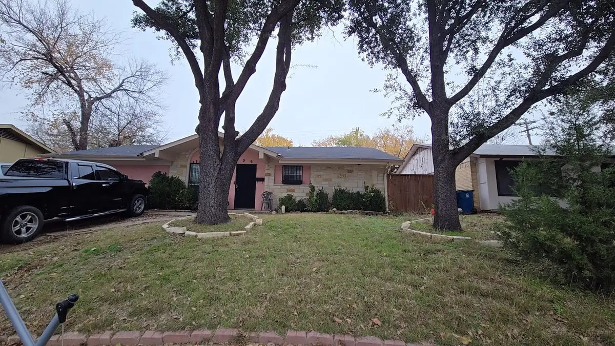 109 Ridgeway Circle, Lewisville, TX 75067 - Image #1