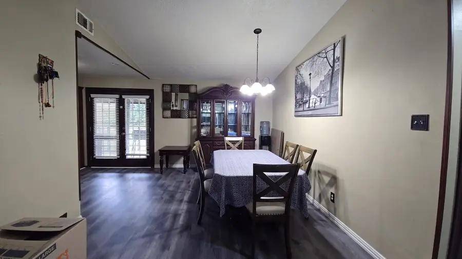 109 Ridgeway Circle, Lewisville, TX 75067 - Image #3