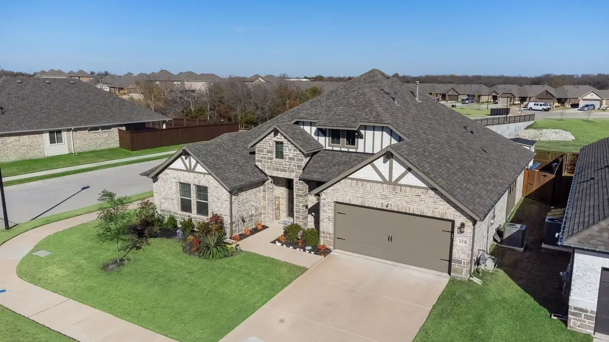 614 Creekview Lane, Lavon, TX 75173 - Image #1