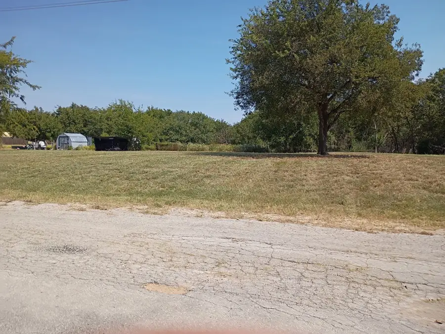 608 S Angelina Street, Henrietta, TX 76365 - Image #3