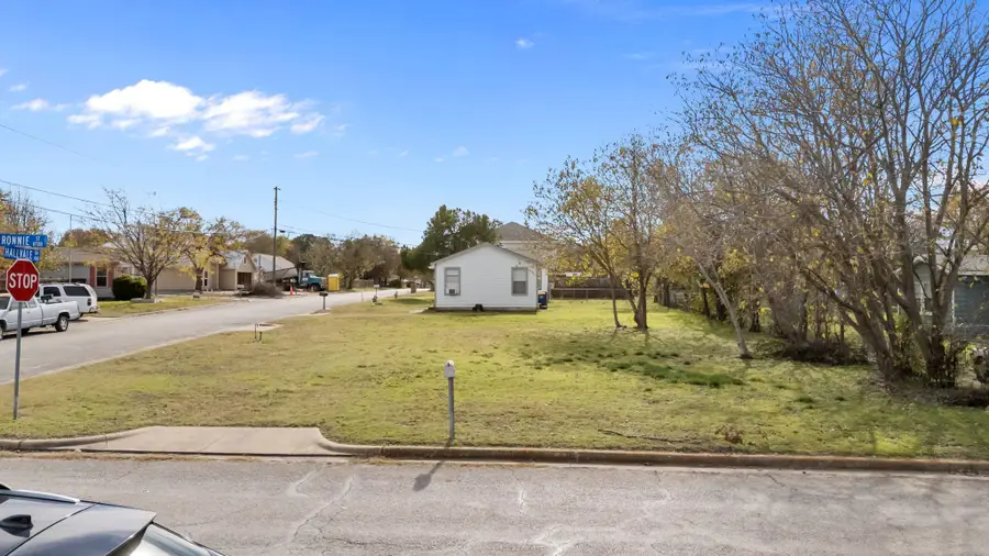 8707 Ronnie Street, White Settlement, TX 76108 - Image #3