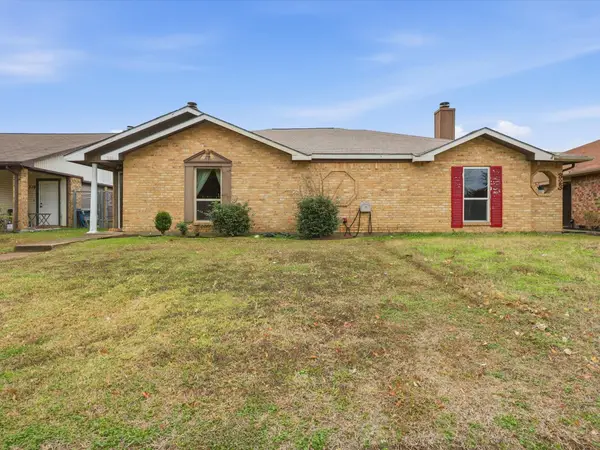 321 Gregory Lane, Grand Prairie, TX 75052