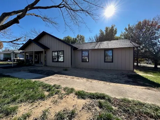 415 W Walnut Street, Whitewright, TX 75491 - Image #1