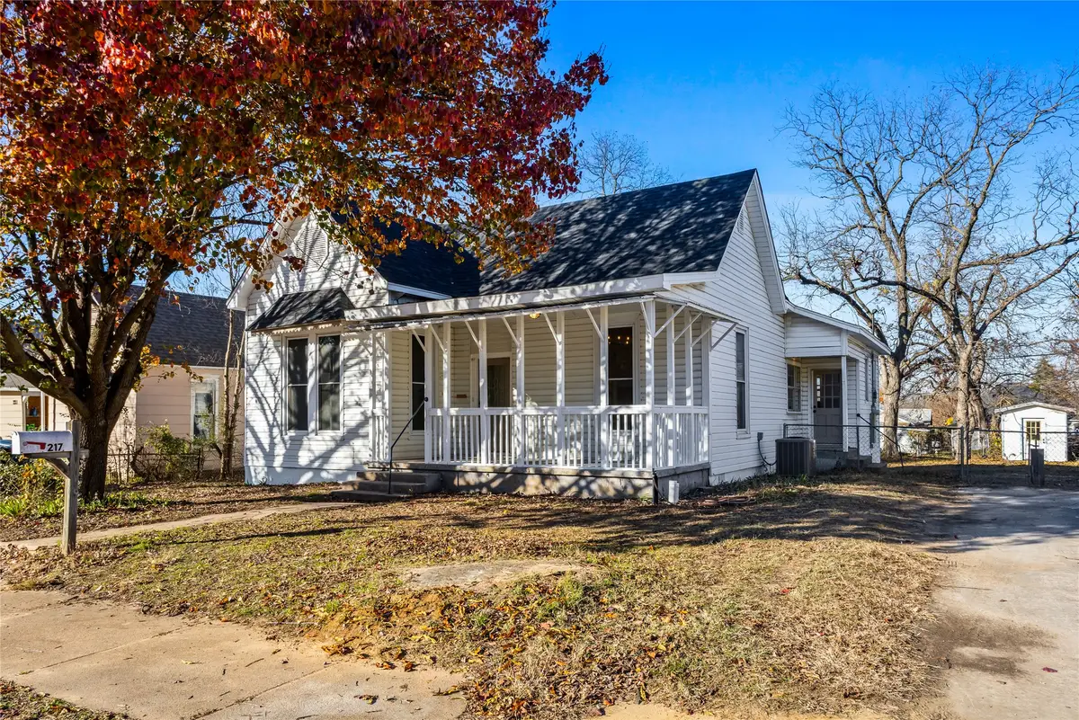 217 W Hull Street, Denison, TX 75020 - Image #1