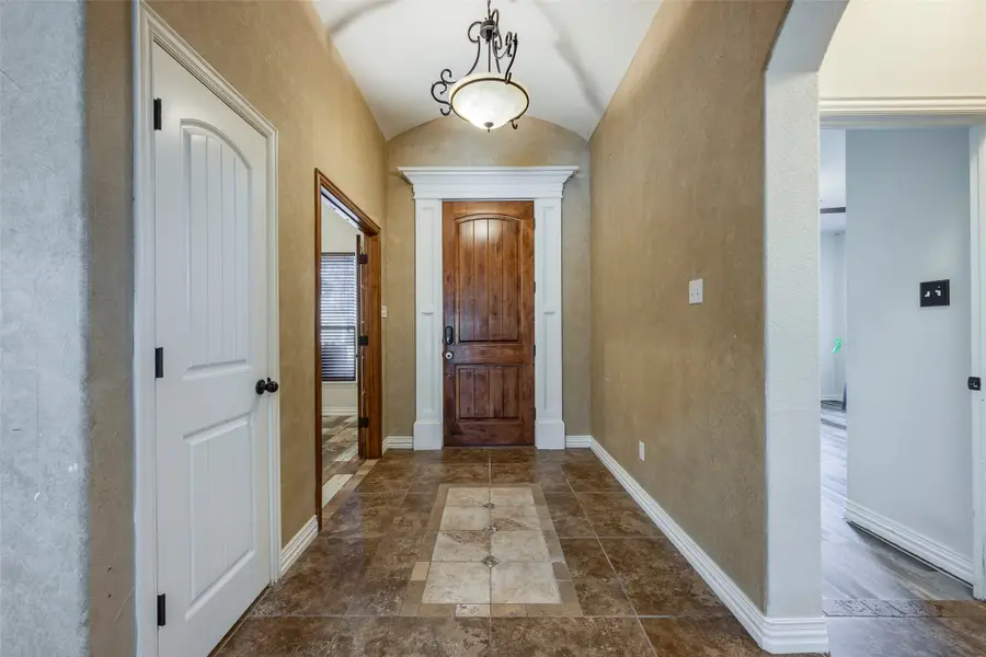 407 Miramar Circle, Weatherford, TX 76085 - Image #3