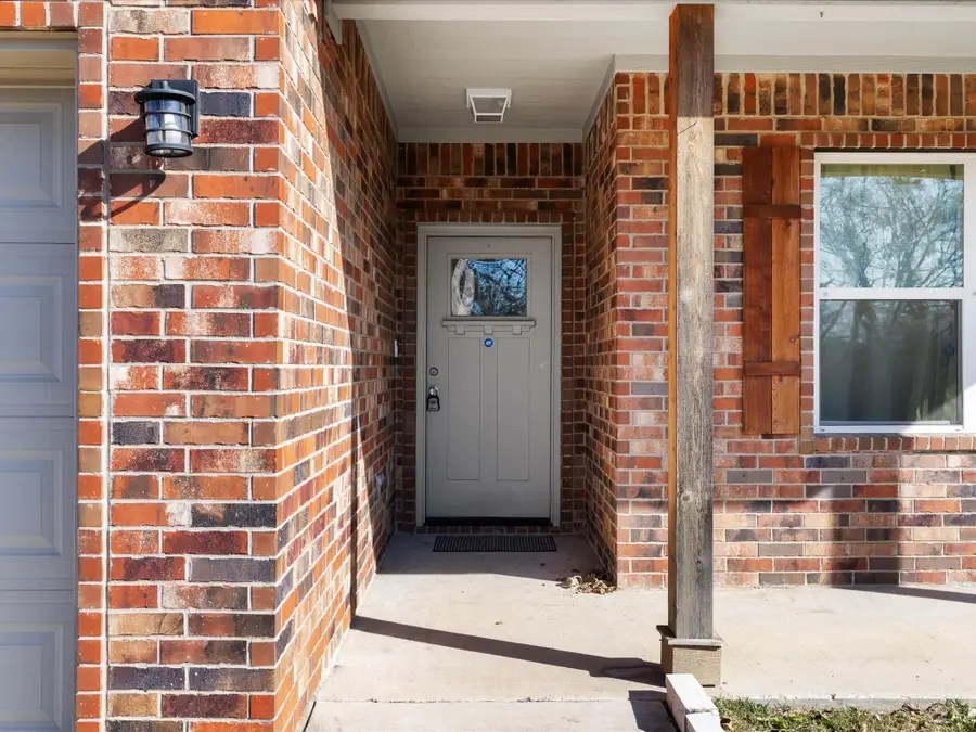 86 Tremont Street, Cleburne, TX 76031 - Image #2