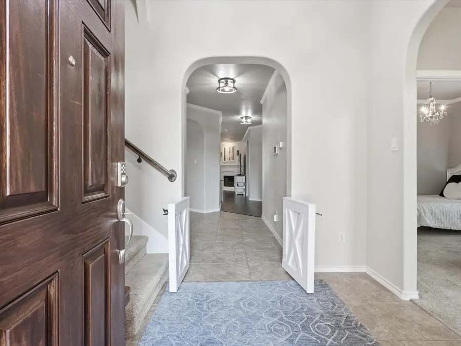 11056 Erinmoor Trail, Fort Worth, TX 76052 - Image #2