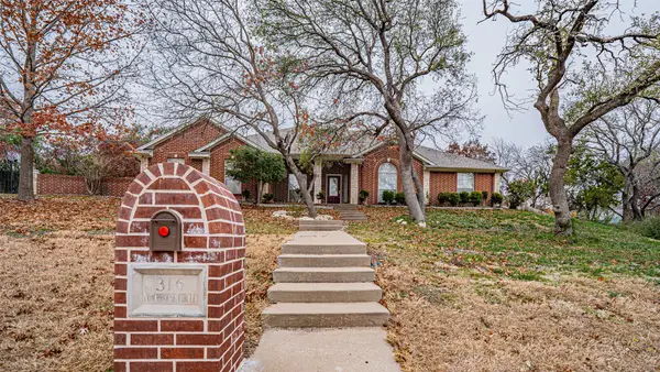 316 Coach House Circle, Fort Worth, TX 76108