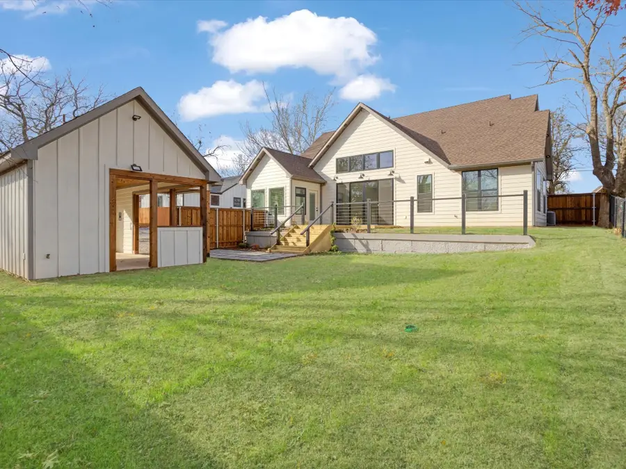 319 S Pecan Street, Bells, TX 75414 - Image #3