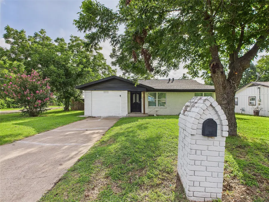 610 Erie Street, Cleburne, TX 76031 - Image #2