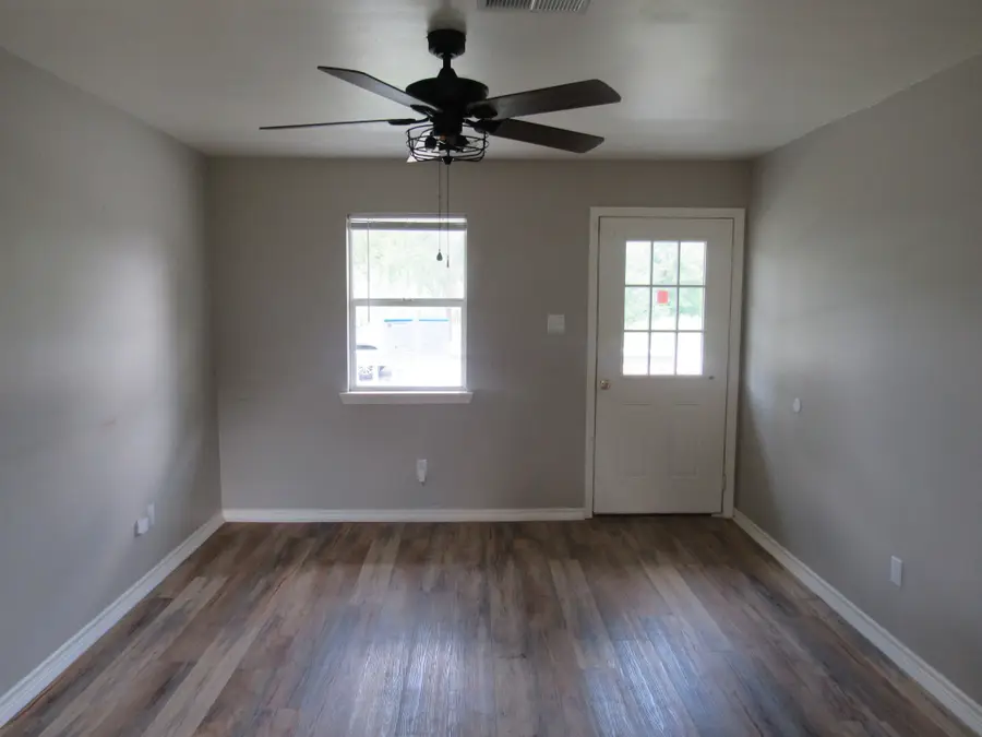 414 Matthew Street, Hillsboro, TX 76645 - Image #2