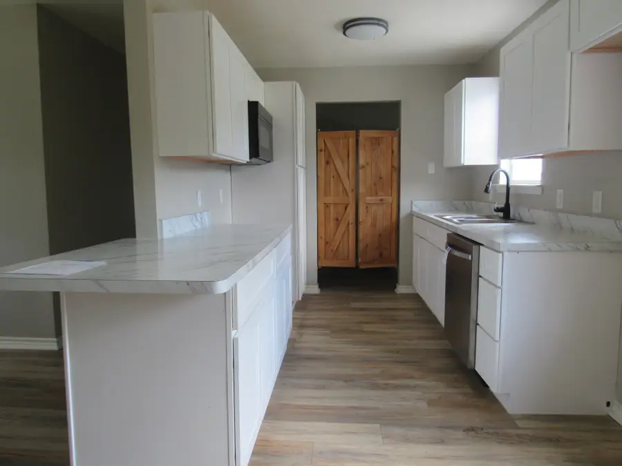 414 Matthew Street, Hillsboro, TX 76645 - Image #3